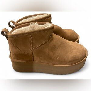UGG - women’s Tan Suede Boots with Cream Lining